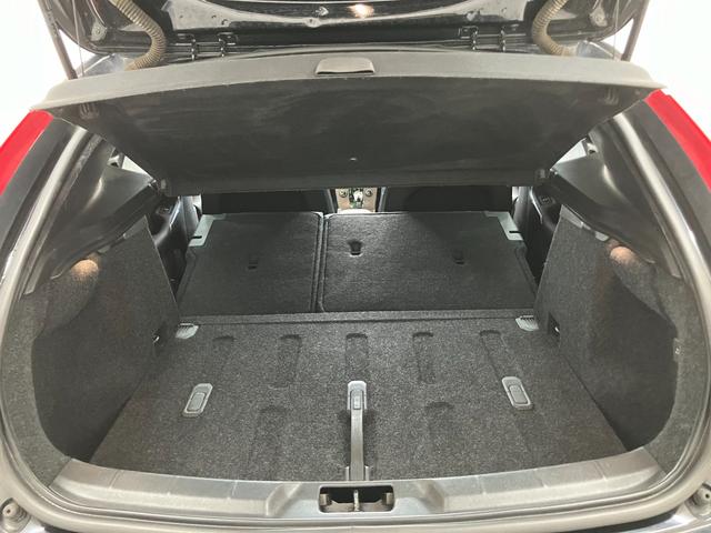 Ｖ４０ クロスカントリー　Ｔ５　ＡＷＤ　夏冬タイヤ付き・フルセグＴＶ・Ｂカメラ（19枚目）