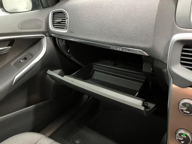 Ｖ４０ クロスカントリー　Ｔ５　ＡＷＤ　夏冬タイヤ付き・フルセグＴＶ・Ｂカメラ（41枚目）