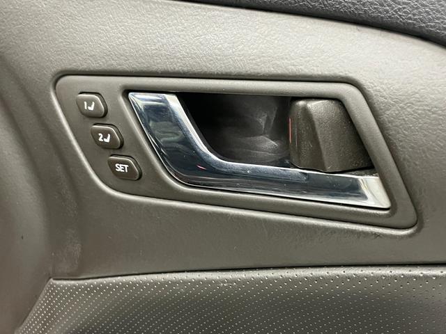 クラウン ２．５アスリート　プレミアムエディション　☆新規車検整備付☆２ＷＤ☆サンルーフ☆本革シート☆社外サス☆フルセグＴＶ☆ＥＴＣ☆バックカメラ☆シートヒーター☆パワーシート☆ＤＶＤ再生☆スマートキー☆キーレス☆（33枚目）