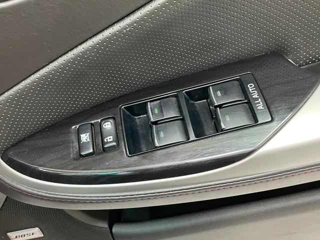 クラウン ２．５アスリート　プレミアムエディション　☆新規車検整備付☆２ＷＤ☆サンルーフ☆本革シート☆社外サス☆フルセグＴＶ☆ＥＴＣ☆バックカメラ☆シートヒーター☆パワーシート☆ＤＶＤ再生☆スマートキー☆キーレス☆（34枚目）