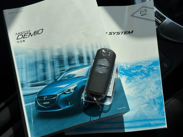 デミオ 13S 1年距離無制限保証付・夏冬タイヤ付・Bカメラ・Bluetooth・LEDヘッドライト・スマートキー・シートヒーター(35枚目)