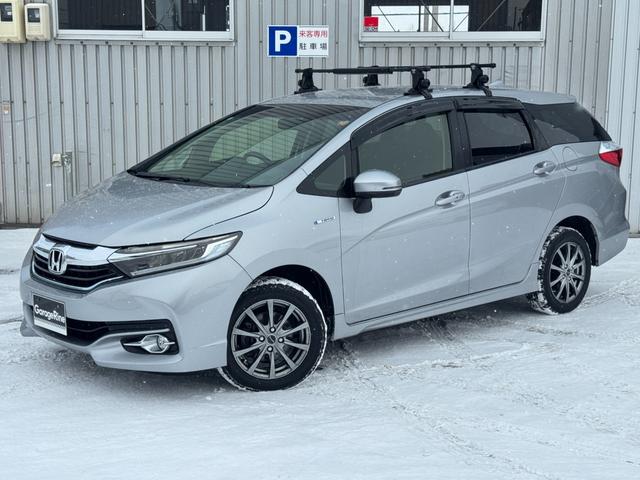 シャトル ハイブリッドＸ　ホンダセンシング　１年距離無制限保証付・本州仕入・純正ナビ・Ｂカメラ・ＴＶ・ＬＥＤヘッドライト・ＥＴＣ・ハーフレザー・コンフォートビューパッケージ・シートヒーター・スマートキー（4枚目）