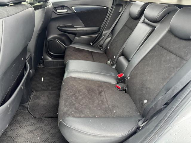 シャトル ハイブリッドＸ　ホンダセンシング　１年距離無制限保証付・本州仕入・純正ナビ・Ｂカメラ・ＴＶ・ＬＥＤヘッドライト・ＥＴＣ・ハーフレザー・コンフォートビューパッケージ・シートヒーター・スマートキー（16枚目）