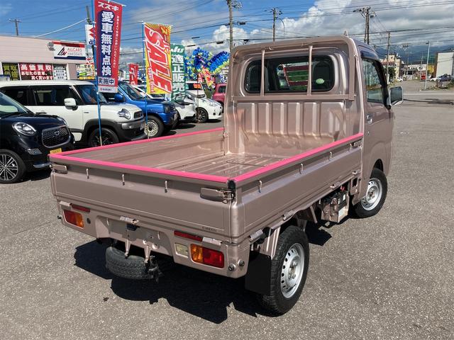 スタンダート　４ＷＤ　ＡＴ　エアコン　パワーステアリング　運転席エアバッグ　ＣＤ　ミュージックプレイヤー接続可(6枚目)