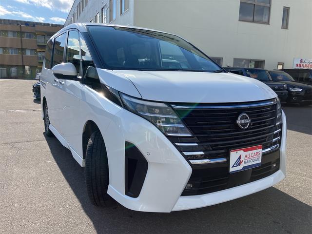 セレナ ハイウェイスターＶ　４ＷＤ　全周囲カメラ　ナビ　ＴＶ　クリアランスソナー　オートクルーズコントロール　衝突被害軽減システム　両側電動スライドドア　ＬＥＤヘッドランプ　スマートキー　アイドリングストップ　電動格納ミラー（2枚目）