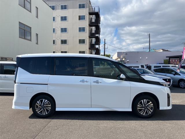 セレナ ハイウェイスターＶ　４ＷＤ　全周囲カメラ　ナビ　ＴＶ　クリアランスソナー　オートクルーズコントロール　衝突被害軽減システム　両側電動スライドドア　ＬＥＤヘッドランプ　スマートキー　アイドリングストップ　電動格納ミラー（4枚目）