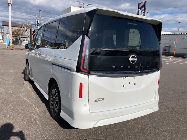 セレナ ハイウェイスターＶ　４ＷＤ　全周囲カメラ　ナビ　ＴＶ　クリアランスソナー　オートクルーズコントロール　衝突被害軽減システム　両側電動スライドドア　ＬＥＤヘッドランプ　スマートキー　アイドリングストップ　電動格納ミラー（10枚目）