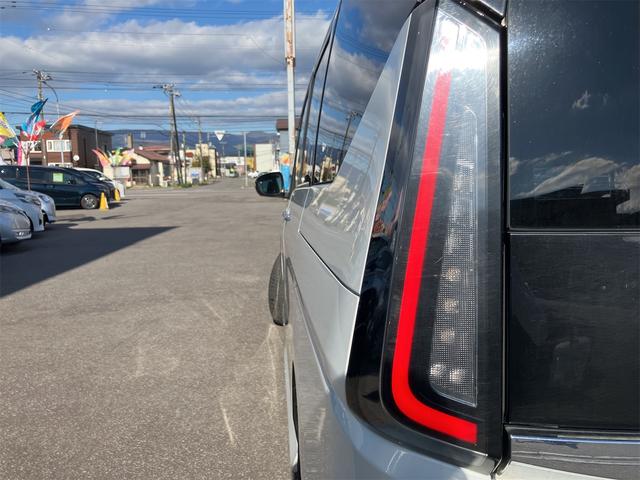 セレナ ハイウェイスターＶ　４ＷＤ　全周囲カメラ　ナビ　ＴＶ　クリアランスソナー　オートクルーズコントロール　衝突被害軽減システム　両側電動スライドドア　ＬＥＤヘッドランプ　スマートキー　アイドリングストップ　電動格納ミラー（14枚目）
