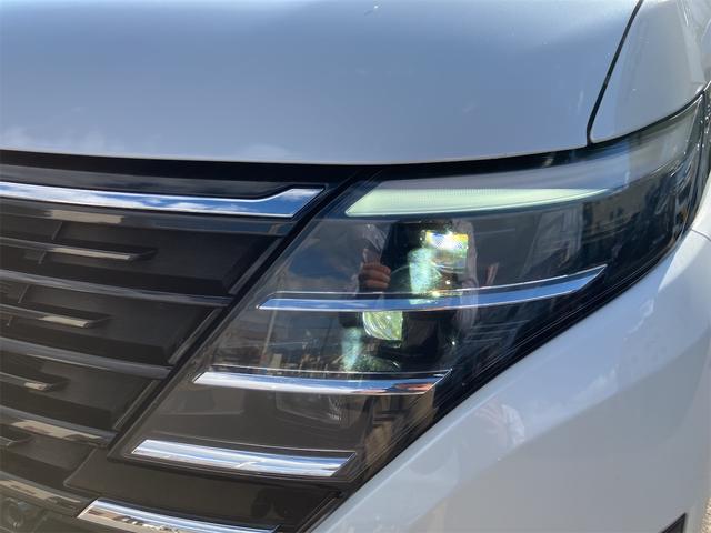 セレナ ハイウェイスターＶ　４ＷＤ　全周囲カメラ　ナビ　ＴＶ　クリアランスソナー　オートクルーズコントロール　衝突被害軽減システム　両側電動スライドドア　ＬＥＤヘッドランプ　スマートキー　アイドリングストップ　電動格納ミラー（17枚目）