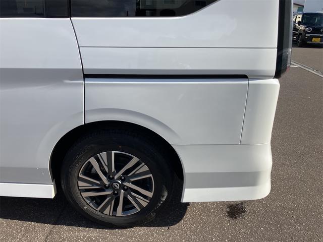 セレナ ハイウェイスターＶ　４ＷＤ　全周囲カメラ　ナビ　ＴＶ　クリアランスソナー　オートクルーズコントロール　衝突被害軽減システム　両側電動スライドドア　ＬＥＤヘッドランプ　スマートキー　アイドリングストップ　電動格納ミラー（23枚目）