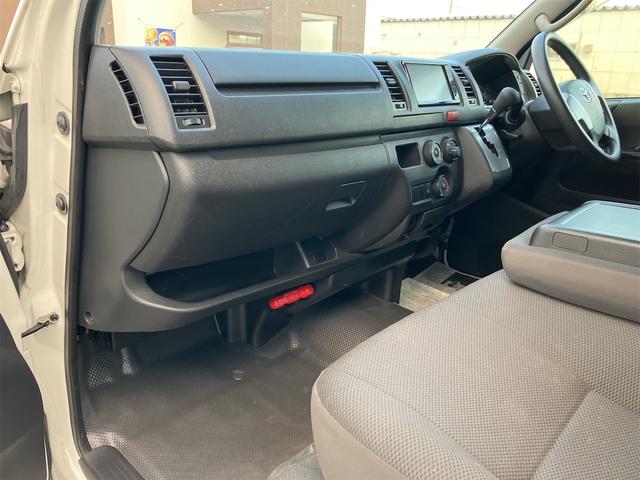 ハイエースバン ＤＸ　４ＷＤ　ドライブレコーダー　ＥＴＣ　ＴＶ　レーンアシスト　衝突被害軽減システム　スライドドア　オートマチックハイビーム　ＡＴ　ＣＤ　ミュージックプレイヤー接続可　Ｂｌｕｅｔｏｏｔｈ　ＡＢＳ　ＥＳＣ（29枚目）