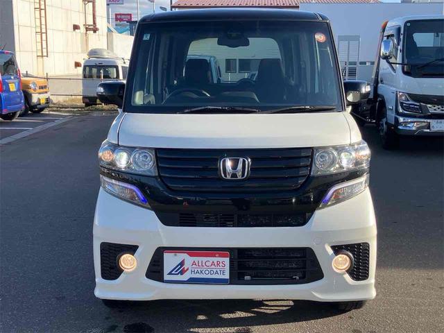 Ｎ－ＢＯＸカスタム Ｇ・Ａパッケージ　４ＷＤ　両側スライド・片側電動　ナビ　ＴＶ　衝突被害軽減システム　ＨＩＤ　スマートキー　アイドリングストップ　ベンチシート　ＣＶＴ　盗難防止システム　ＡＢＳ　ＥＳＣ　アルミホイール　エアコン（2枚目）