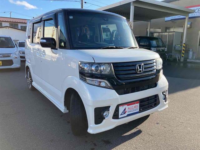 Ｎ－ＢＯＸカスタム Ｇ・Ａパッケージ　４ＷＤ　両側スライド・片側電動　ナビ　ＴＶ　衝突被害軽減システム　ＨＩＤ　スマートキー　アイドリングストップ　ベンチシート　ＣＶＴ　盗難防止システム　ＡＢＳ　ＥＳＣ　アルミホイール　エアコン（3枚目）