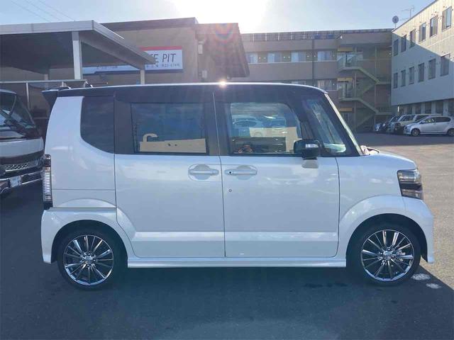 Ｎ－ＢＯＸカスタム Ｇ・Ａパッケージ　４ＷＤ　両側スライド・片側電動　ナビ　ＴＶ　衝突被害軽減システム　ＨＩＤ　スマートキー　アイドリングストップ　ベンチシート　ＣＶＴ　盗難防止システム　ＡＢＳ　ＥＳＣ　アルミホイール　エアコン（4枚目）