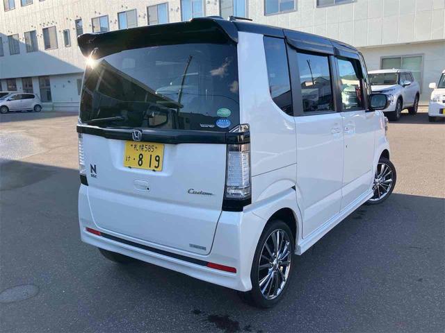 Ｎ－ＢＯＸカスタム Ｇ・Ａパッケージ　４ＷＤ　両側スライド・片側電動　ナビ　ＴＶ　衝突被害軽減システム　ＨＩＤ　スマートキー　アイドリングストップ　ベンチシート　ＣＶＴ　盗難防止システム　ＡＢＳ　ＥＳＣ　アルミホイール　エアコン（6枚目）