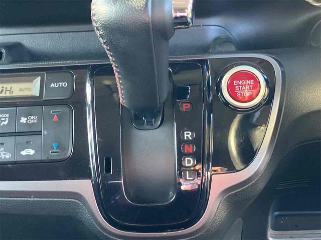 Ｎ－ＢＯＸカスタム Ｇ・Ａパッケージ　４ＷＤ　両側スライド・片側電動　ナビ　ＴＶ　衝突被害軽減システム　ＨＩＤ　スマートキー　アイドリングストップ　ベンチシート　ＣＶＴ　盗難防止システム　ＡＢＳ　ＥＳＣ　アルミホイール　エアコン（20枚目）