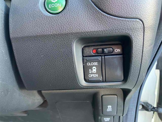 Ｎ－ＢＯＸカスタム Ｇ・Ａパッケージ　４ＷＤ　両側スライド・片側電動　ナビ　ＴＶ　衝突被害軽減システム　ＨＩＤ　スマートキー　アイドリングストップ　ベンチシート　ＣＶＴ　盗難防止システム　ＡＢＳ　ＥＳＣ　アルミホイール　エアコン（21枚目）