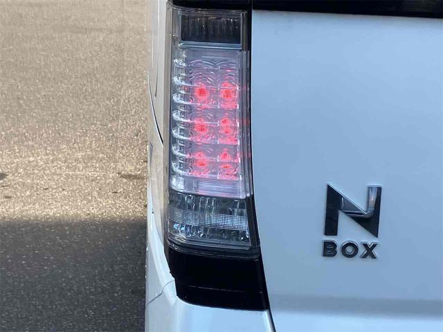 Ｎ－ＢＯＸカスタム Ｇ・Ａパッケージ　４ＷＤ　両側スライド・片側電動　ナビ　ＴＶ　衝突被害軽減システム　ＨＩＤ　スマートキー　アイドリングストップ　ベンチシート　ＣＶＴ　盗難防止システム　ＡＢＳ　ＥＳＣ　アルミホイール　エアコン（48枚目）