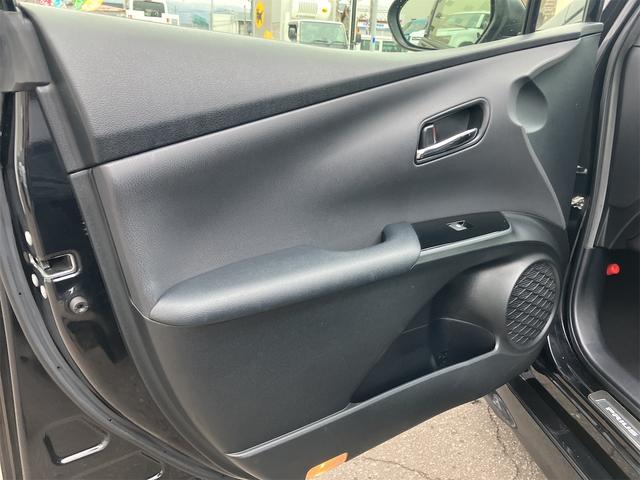 プリウス Ｓツーリングセレクション　４ＷＤ　ＥＴＣ　バックカメラ　ナビ　ＴＶ　アルミホイール　モデリスタエアロ　ＬＥＤヘッドランプ　ＣＶＴ　シートヒーター　スマートキー　盗難防止システム　　ＡＢＳ　ＥＳＣ　エアコン　パワーステアリング（9枚目）