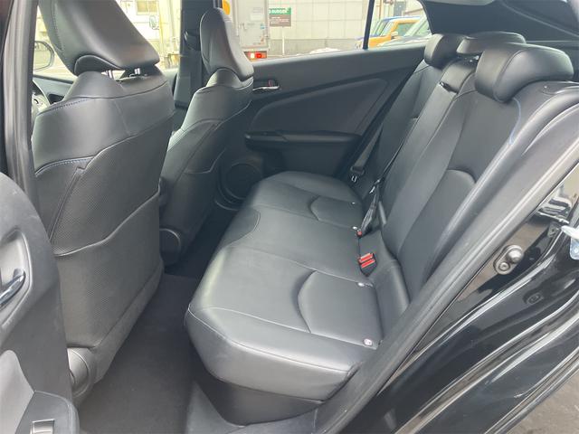 プリウス Ｓツーリングセレクション　４ＷＤ　ＥＴＣ　バックカメラ　ナビ　ＴＶ　アルミホイール　モデリスタエアロ　ＬＥＤヘッドランプ　ＣＶＴ　シートヒーター　スマートキー　盗難防止システム　　ＡＢＳ　ＥＳＣ　エアコン　パワーステアリング（13枚目）