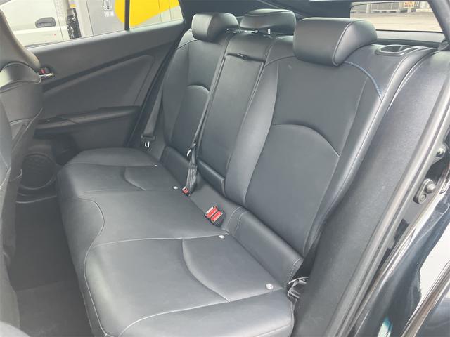 プリウス Ｓツーリングセレクション　４ＷＤ　ＥＴＣ　バックカメラ　ナビ　ＴＶ　アルミホイール　モデリスタエアロ　ＬＥＤヘッドランプ　ＣＶＴ　シートヒーター　スマートキー　盗難防止システム　　ＡＢＳ　ＥＳＣ　エアコン　パワーステアリング（14枚目）