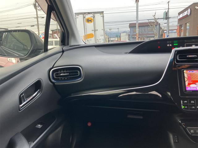 プリウス Ｓツーリングセレクション　４ＷＤ　ＥＴＣ　バックカメラ　ナビ　ＴＶ　アルミホイール　モデリスタエアロ　ＬＥＤヘッドランプ　ＣＶＴ　シートヒーター　スマートキー　盗難防止システム　　ＡＢＳ　ＥＳＣ　エアコン　パワーステアリング（16枚目）
