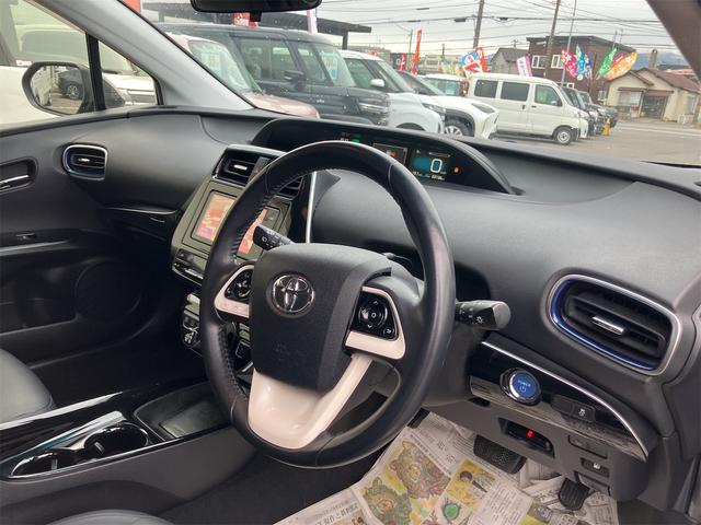 プリウス Ｓツーリングセレクション　４ＷＤ　ＥＴＣ　バックカメラ　ナビ　ＴＶ　アルミホイール　モデリスタエアロ　ＬＥＤヘッドランプ　ＣＶＴ　シートヒーター　スマートキー　盗難防止システム　　ＡＢＳ　ＥＳＣ　エアコン　パワーステアリング（25枚目）