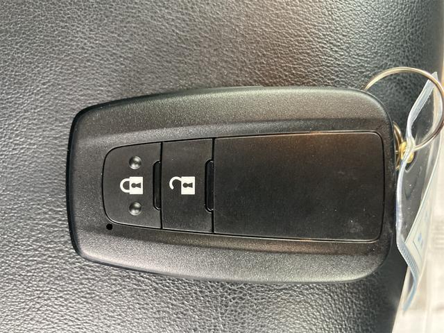 プリウス Ｓツーリングセレクション　４ＷＤ　ＥＴＣ　バックカメラ　ナビ　ＴＶ　アルミホイール　モデリスタエアロ　ＬＥＤヘッドランプ　ＣＶＴ　シートヒーター　スマートキー　盗難防止システム　　ＡＢＳ　ＥＳＣ　エアコン　パワーステアリング（28枚目）