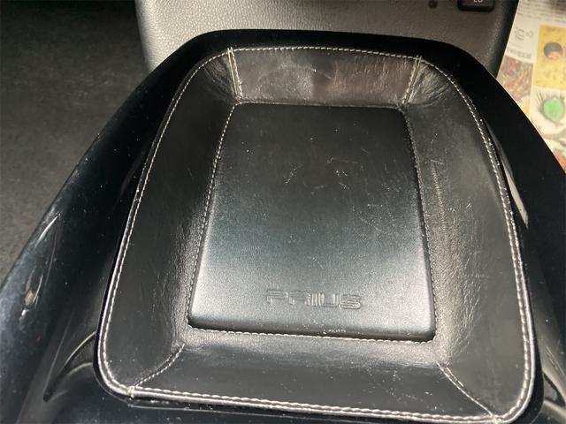 プリウス Ｓツーリングセレクション　４ＷＤ　ＥＴＣ　バックカメラ　ナビ　ＴＶ　アルミホイール　モデリスタエアロ　ＬＥＤヘッドランプ　ＣＶＴ　シートヒーター　スマートキー　盗難防止システム　　ＡＢＳ　ＥＳＣ　エアコン　パワーステアリング（38枚目）