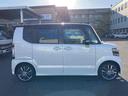 Ｎ－ＢＯＸカスタム Ｇ・Ａパッケージ　４ＷＤ　両側スライド・片側電動　ナビ　ＴＶ　衝突被害軽減システム　ＨＩＤ　スマートキー　アイドリングストップ　ベンチシート　ＣＶＴ　盗難防止システム　ＡＢＳ　ＥＳＣ　アルミホイール　エアコン（4枚目）