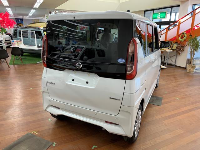 X 4WD ABS 横滑り防止装置 衝突軽減ブレーキ 障害物センサー スマートキー アイドリングストップ ベンチシート シートヒーター 片側電動スライドドア 盗難防止装置 バックカメラ(6枚目)