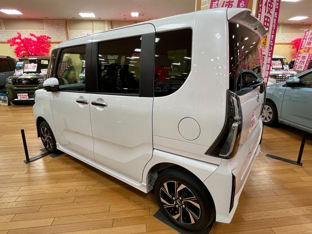 カスタムＸ　４ＷＤ　ローン通過実績　届出済未使用車　両側パワースライド　シートヒーター　スマートキー　オートハイビーム　バックカメラ　アイドリングストップ　レーンキープアシスト　純正アルミホイール　　　スマアシ(8枚目)