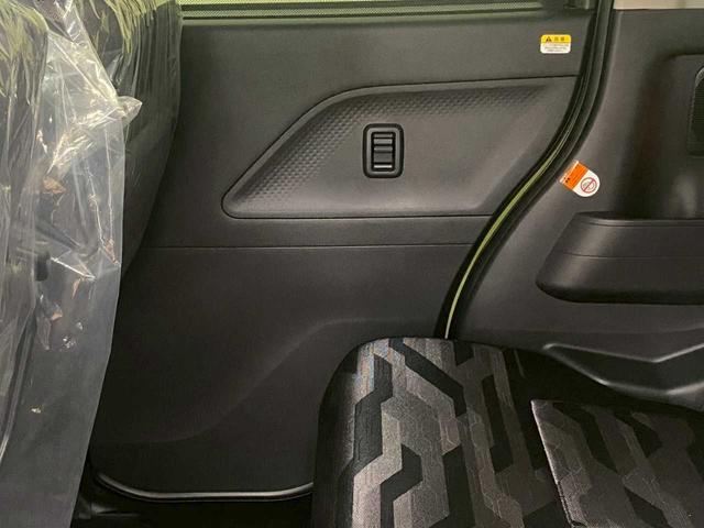 タント ファンクロスターボ　４ＷＤ　衝突軽減　コーナリングセンサー　横滑防止　アイドリングストップ　クルーズコントロール　ＥＴＣ　リア両側電動スライドドア（38枚目）