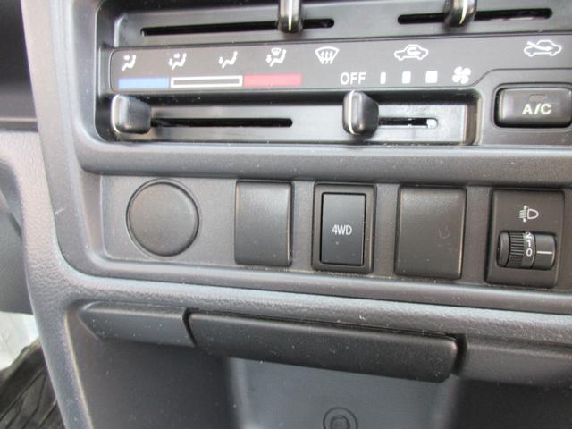 ＤＸ　４ＷＤ　パワステ付き　エアコン付き　純正ラジオ　純正アルミ荷台加工ドレン付きは左側２箇所(48枚目)