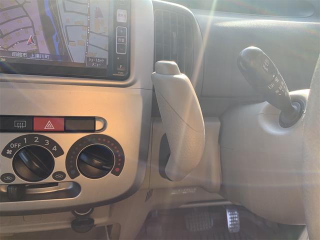 タント Ｌ　４ＷＤ　スライドドア　ナビ　キーレスエントリー　電動格納ミラー　ベンチシート　ＡＴ　盗難防止システム　ＣＤ　衝突安全ボディ　エアコン　パワーステアリング　パワーウィンドウ（6枚目）