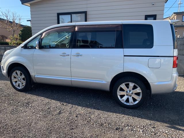 デリカＤ：５ シャモニー　４ＷＤ　ＥＴＣ　全周囲カメラ　ナビ　オートクルーズコントロール　両側電動スライドドア　オートライト　ＨＩＤ　スマートキー　電動格納ミラー　シートヒーター　フルフラット　パワーシート　ＣＶＴパドルシフト（15枚目）