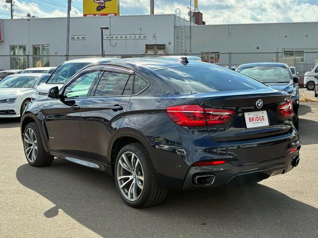 Ｘ６ ｘＤｒｉｖｅ　３５ｉ　Ｍスポーツ　３０００ガソリンターボ　４ＷＤ　エクスクルーシブナッパレザーシート　前後４席シートヒーター　レザーフィニッシュダッシュボード　純正２０アルミ　ナビバックカメラ　パワーバックドア　スマートキースペア（4枚目）
