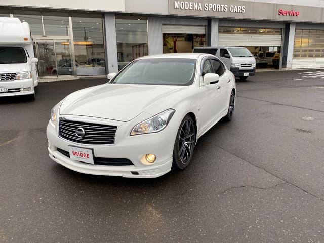 フーガ ３７０ＧＴ　ＦＯＵＲ　４ＷＤ／社外スポイラー／社外２０インチアルミホイール／ハーフレザーシート／ローダウン／純正ナビゲーション／バックモニター／ＥＴＣ／パワーオットマン／（5枚目）