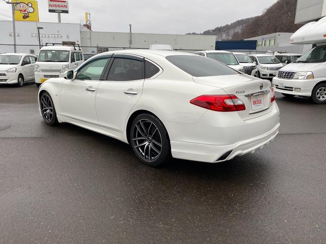 フーガ ３７０ＧＴ　ＦＯＵＲ　４ＷＤ／社外スポイラー／社外２０インチアルミホイール／ハーフレザーシート／ローダウン／純正ナビゲーション／バックモニター／ＥＴＣ／パワーオットマン／（7枚目）