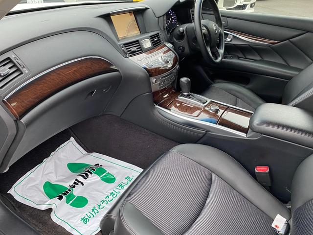 フーガ ３７０ＧＴ　ＦＯＵＲ　４ＷＤ／社外スポイラー／社外２０インチアルミホイール／ハーフレザーシート／ローダウン／純正ナビゲーション／バックモニター／ＥＴＣ／パワーオットマン／（17枚目）