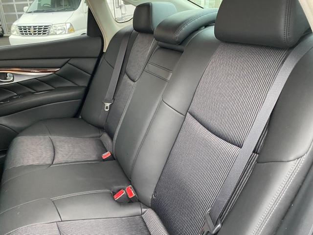 フーガ ３７０ＧＴ　ＦＯＵＲ　４ＷＤ／社外スポイラー／社外２０インチアルミホイール／ハーフレザーシート／ローダウン／純正ナビゲーション／バックモニター／ＥＴＣ／パワーオットマン／（19枚目）