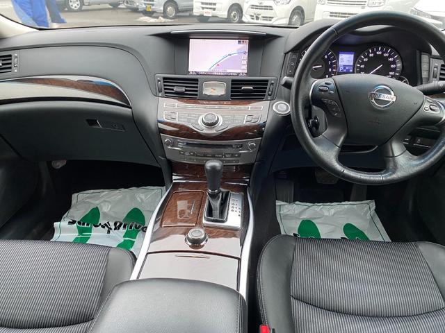 フーガ ３７０ＧＴ　ＦＯＵＲ　４ＷＤ／社外スポイラー／社外２０インチアルミホイール／ハーフレザーシート／ローダウン／純正ナビゲーション／バックモニター／ＥＴＣ／パワーオットマン／（22枚目）