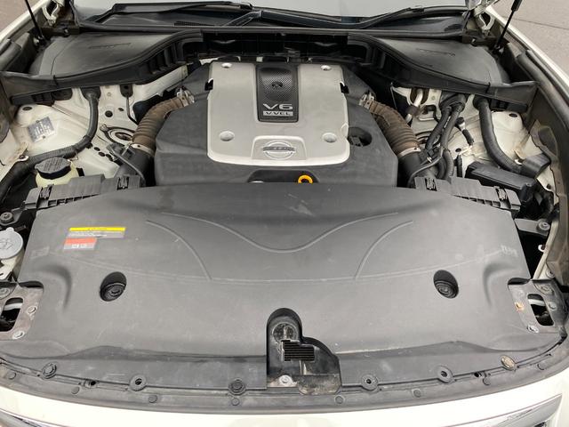 フーガ ３７０ＧＴ　ＦＯＵＲ　４ＷＤ／社外スポイラー／社外２０インチアルミホイール／ハーフレザーシート／ローダウン／純正ナビゲーション／バックモニター／ＥＴＣ／パワーオットマン／（41枚目）