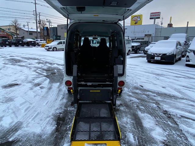 クリッパーバン 　車いす移動車　ＡＴ　４ＷＤ／車いす積載パワーリフト／電動ウインチ固定器具／４ＷＤ切替スイッチ／ヘッドライトレベライザー／パワーウインド／マニュアルエアコン（19枚目）