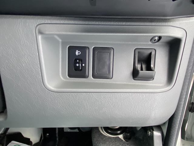 クリッパーバン 　車いす移動車　ＡＴ　４ＷＤ／車いす積載パワーリフト／電動ウインチ固定器具／４ＷＤ切替スイッチ／ヘッドライトレベライザー／パワーウインド／マニュアルエアコン（32枚目）