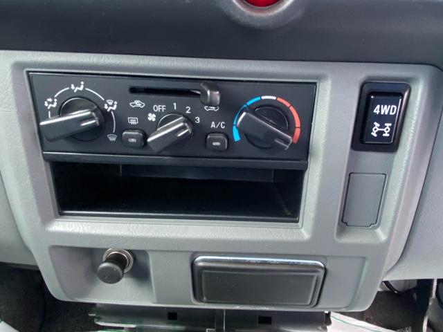 クリッパーバン 　車いす移動車　ＡＴ　４ＷＤ／車いす積載パワーリフト／電動ウインチ固定器具／４ＷＤ切替スイッチ／ヘッドライトレベライザー／パワーウインド／マニュアルエアコン（34枚目）