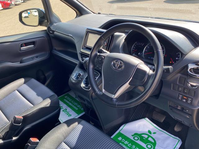ヴォクシー ＺＳ　８人乗り　４ＷＤ／ワンオーナー車／寒冷地仕様／ナビゲーション／バックモニター／電動両側スライドドア／マニュアルモード付オートマ車／オートライト／フロントワイパーデアイサー（12枚目）