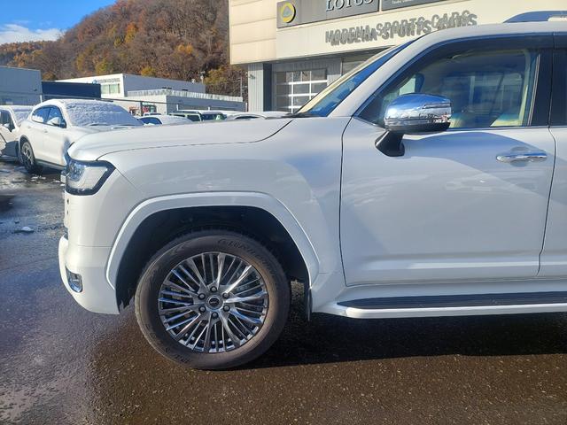 ランドクルーザー ZX 3300ccディーゼルターボ 12.3型JBLナビ全方位カメラ サンルーフ ルーフレール 純正ヒッチメンバー デフロック ETC ハンドルヒーター シートヒーター ベージュ内装(5枚目)