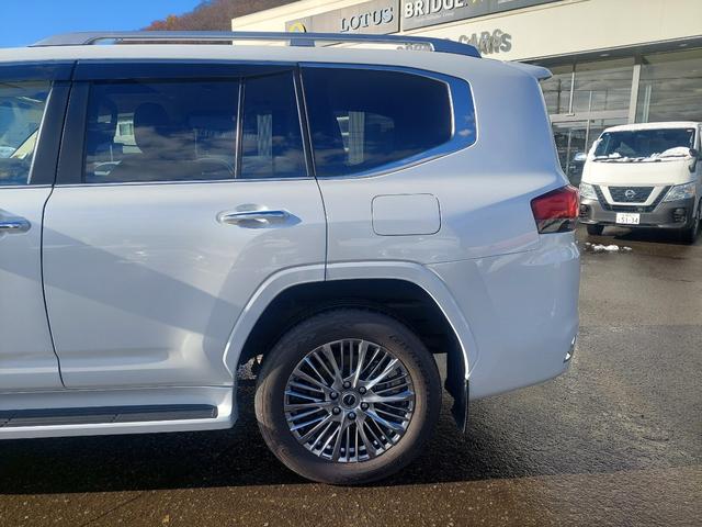 ランドクルーザー ZX 3300ccディーゼルターボ 12.3型JBLナビ全方位カメラ サンルーフ ルーフレール 純正ヒッチメンバー デフロック ETC ハンドルヒーター シートヒーター ベージュ内装(7枚目)