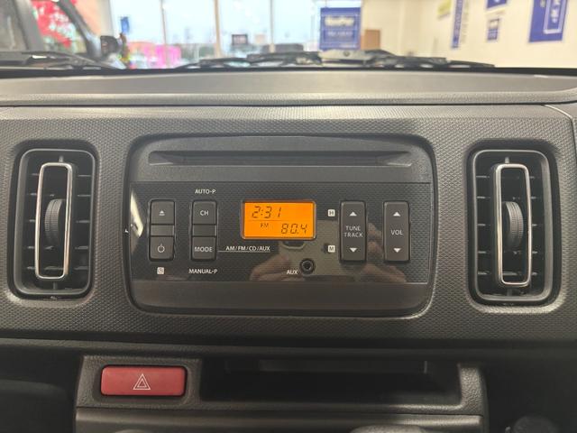 アルト Ｌリミテッド　４ＷＤ　純正オーディオ　シートヒーター　アイドリングストップ　パワーウィンドウ　パワーステアリング　デュアルブレーキサポート（24枚目）